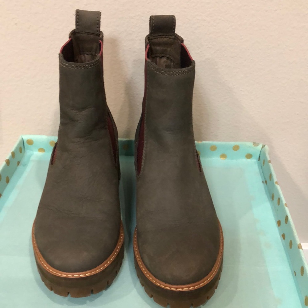 Like New Timberland Chelsea Boot Gray Burgundy
